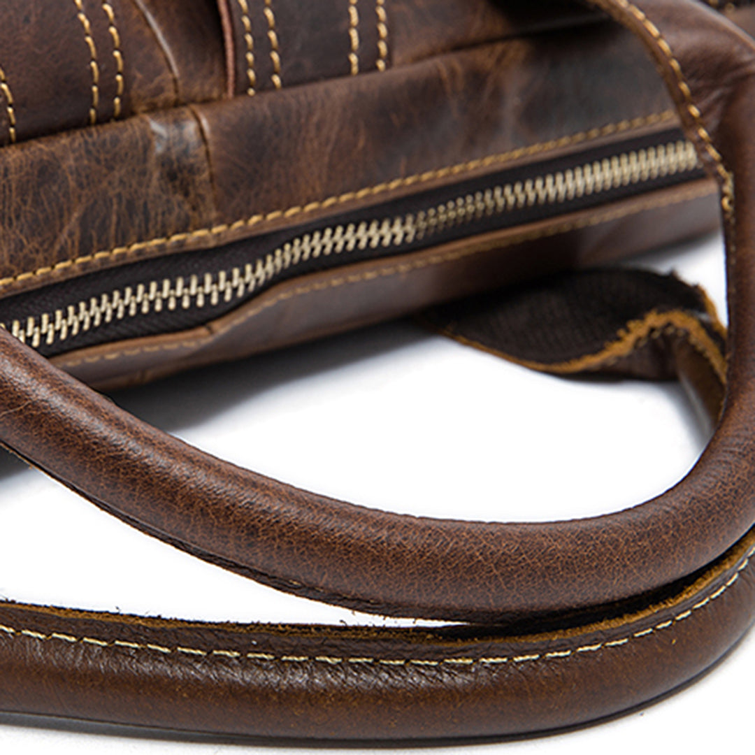 Bolsa Carteiro BP 800 masculina elegante para trabalho e uso diário, com compartimento para laptop.