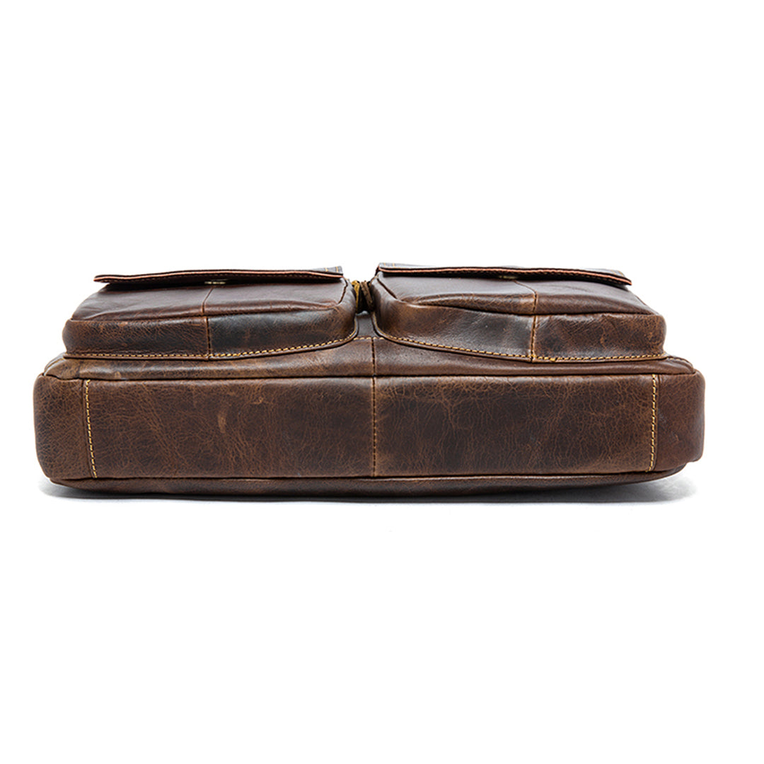 Bolsa Carteiro BP 800 masculina elegante para trabalho e uso diário, com compartimento para laptop.