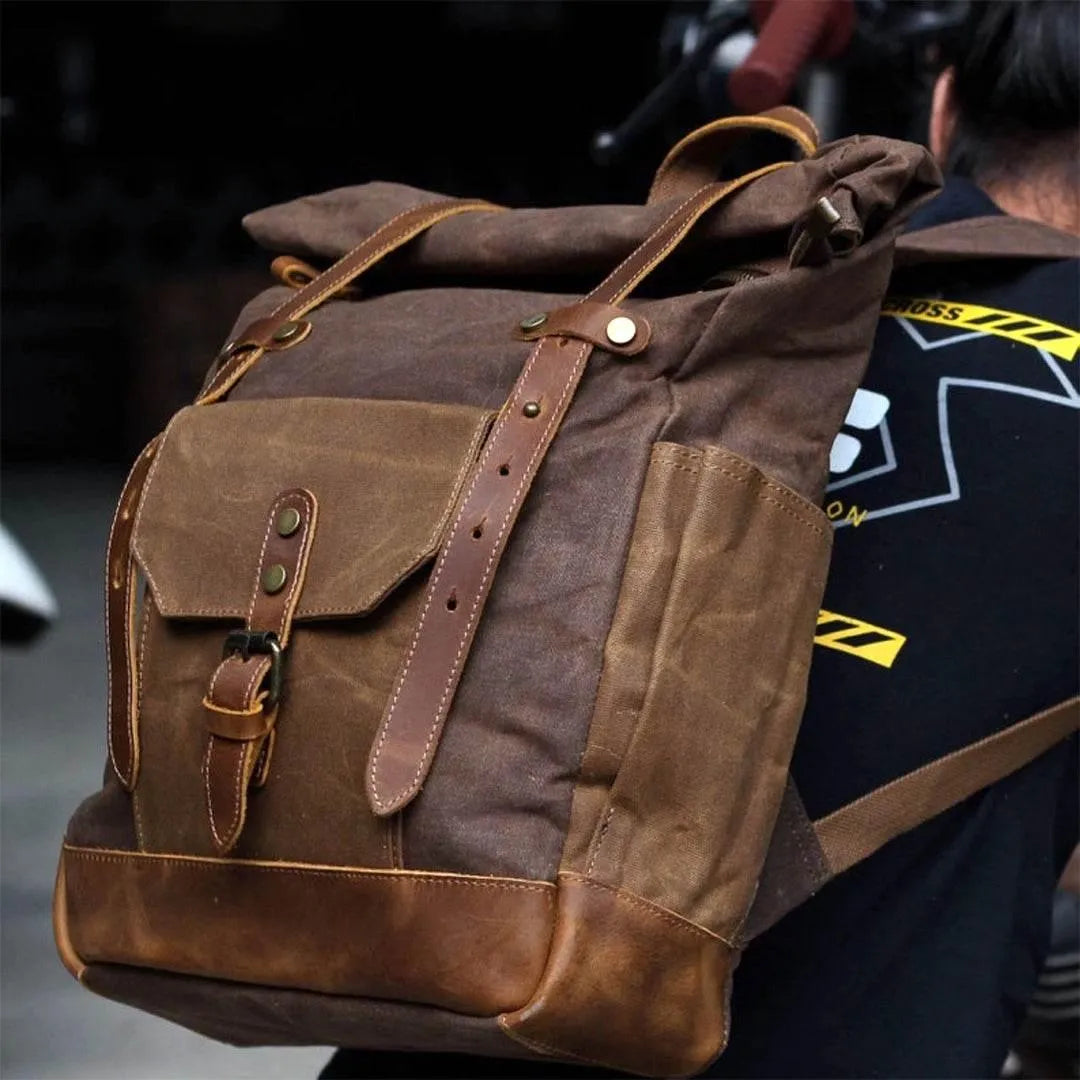 Mochila BP 102 Notebook 15.6" em Lona e Couro. Roll-Top Ajustável BAGYPACK