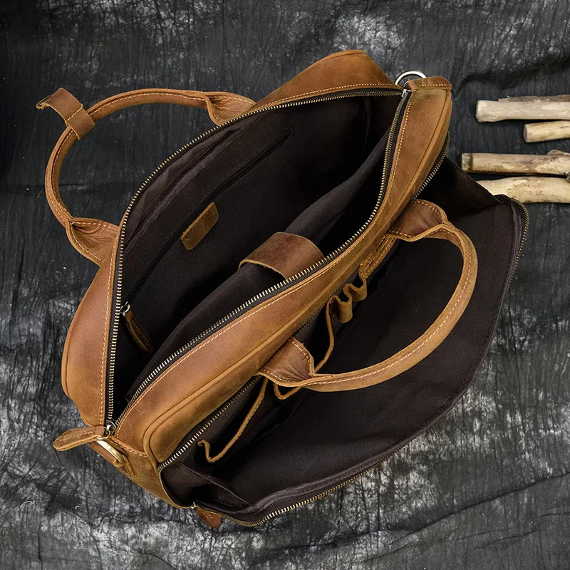 Pasta Executiva em Couro BP 121: Sofisticação e Compartimento para Laptop 15.6"