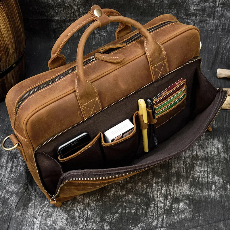 Pasta Executiva em Couro BP 121: Sofisticação e Compartimento para Laptop 15.6" BAGYPACK