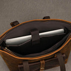 Bolsa Carteiro em Couro BP 123: Elegância e Espaço para Notebook 15" BAGYPACK