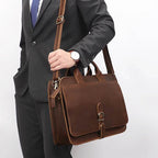 Bolsa Carteiro de Couro Legítimo BP 117: Sua Aliada para o Sucesso Profissional BAGYPACK