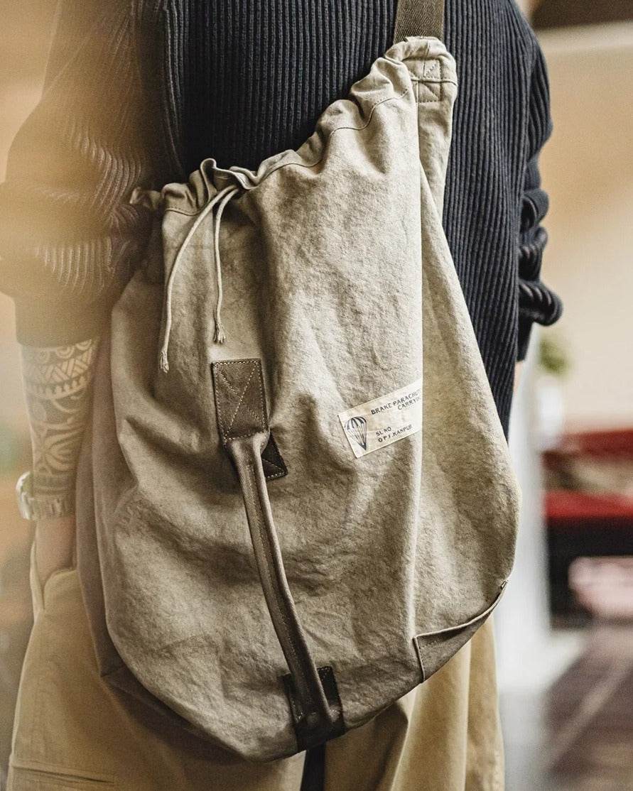 Bucket Bag em Lona BP 205: Estilo, Espaço e Durabilidade Urbana BAGYPACK