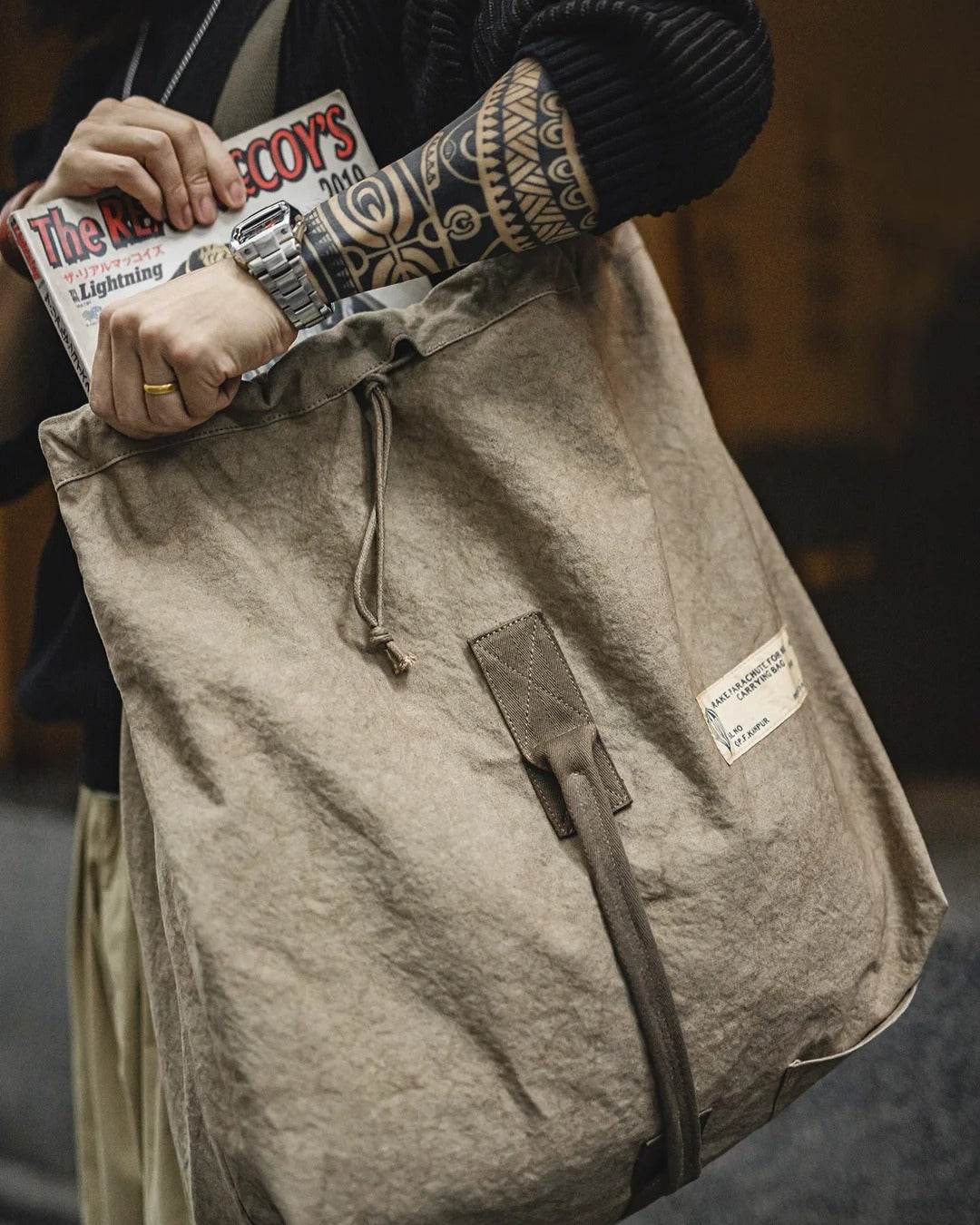 Bucket Bag em Lona BP 205: Estilo, Espaço e Durabilidade Urbana BAGYPACK