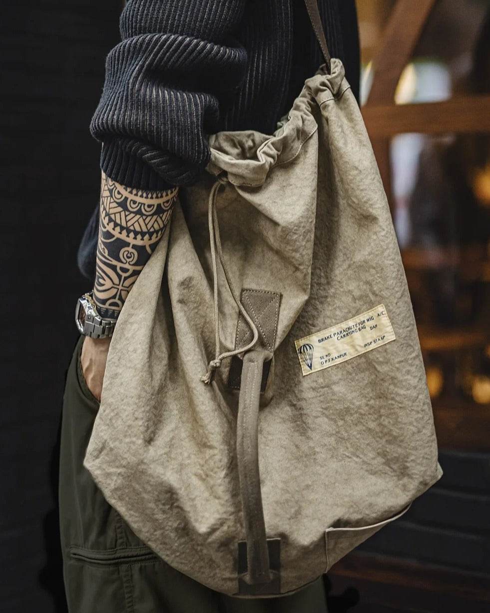 Bucket Bag em Lona BP 205: Estilo, Espaço e Durabilidade Urbana BAGYPACK