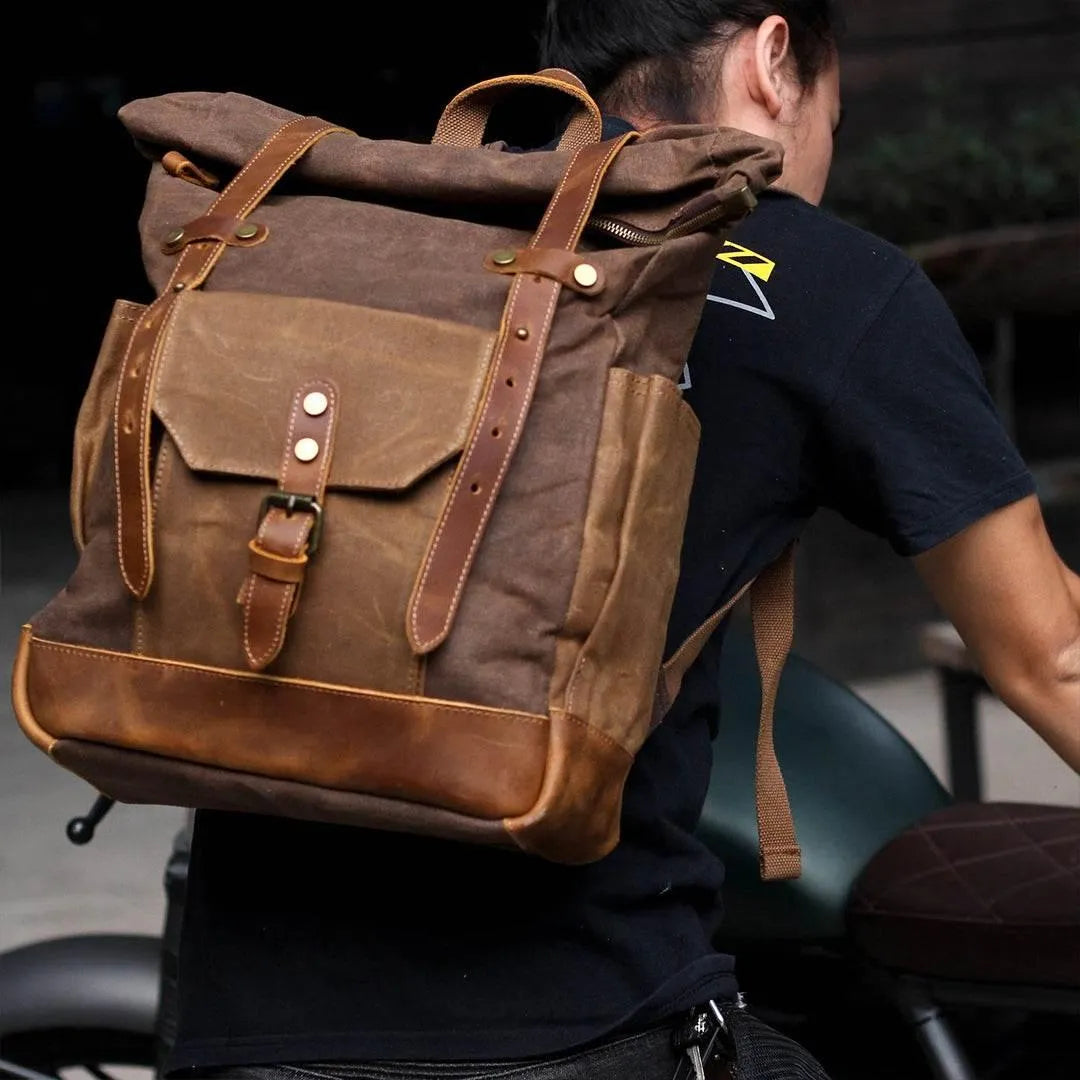 Mochila BP 102 Notebook 15.6" em Lona e Couro. Roll-Top Ajustável BAGYPACK