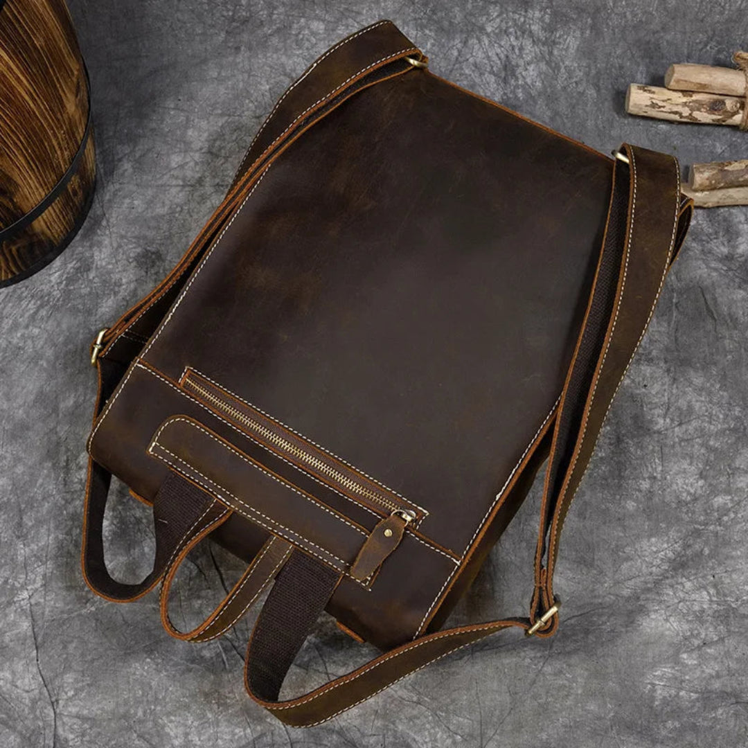 Mochila de couro BP 109 com compartimento para notebook e design sofisticado.