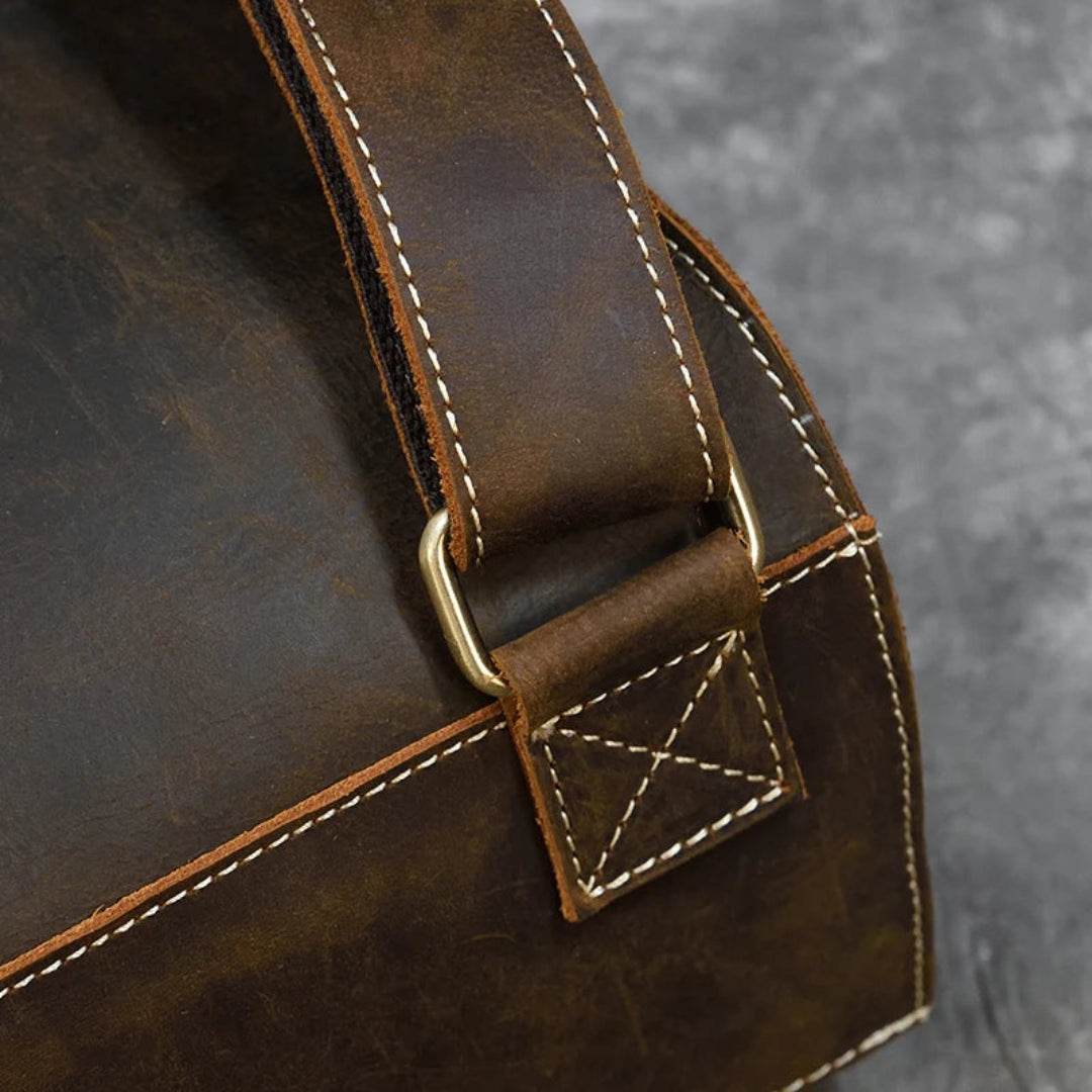 Mochila de Couro Legítimo BP 109: Elegância Atemporal e Funcionalidade para o Dia a Dia BAGYPACK
