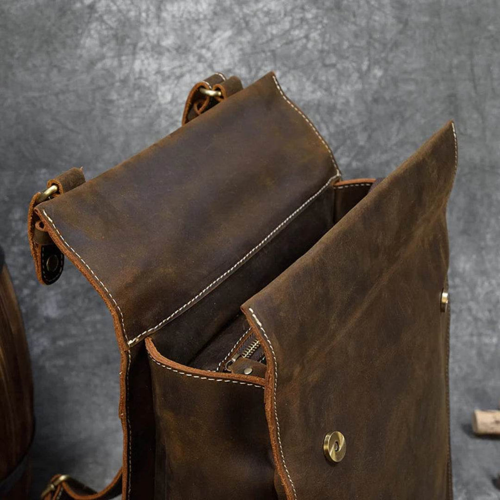 Mochila de Couro Legítimo BP 109: Elegância Atemporal e Funcionalidade para o Dia a Dia BAGYPACK