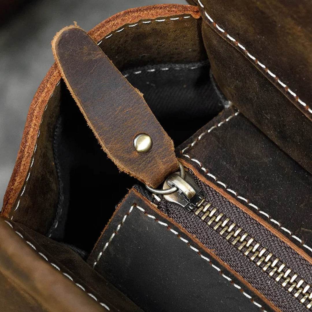 Mochila de Couro Legítimo BP 109: Elegância Atemporal e Funcionalidade para o Dia a Dia BAGYPACK