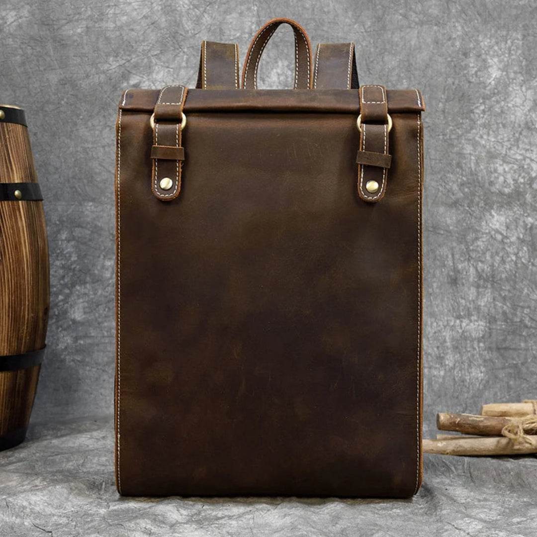 Mochila de Couro Legítimo BP 109: Elegância Atemporal e Funcionalidade para o Dia a Dia BAGYPACK