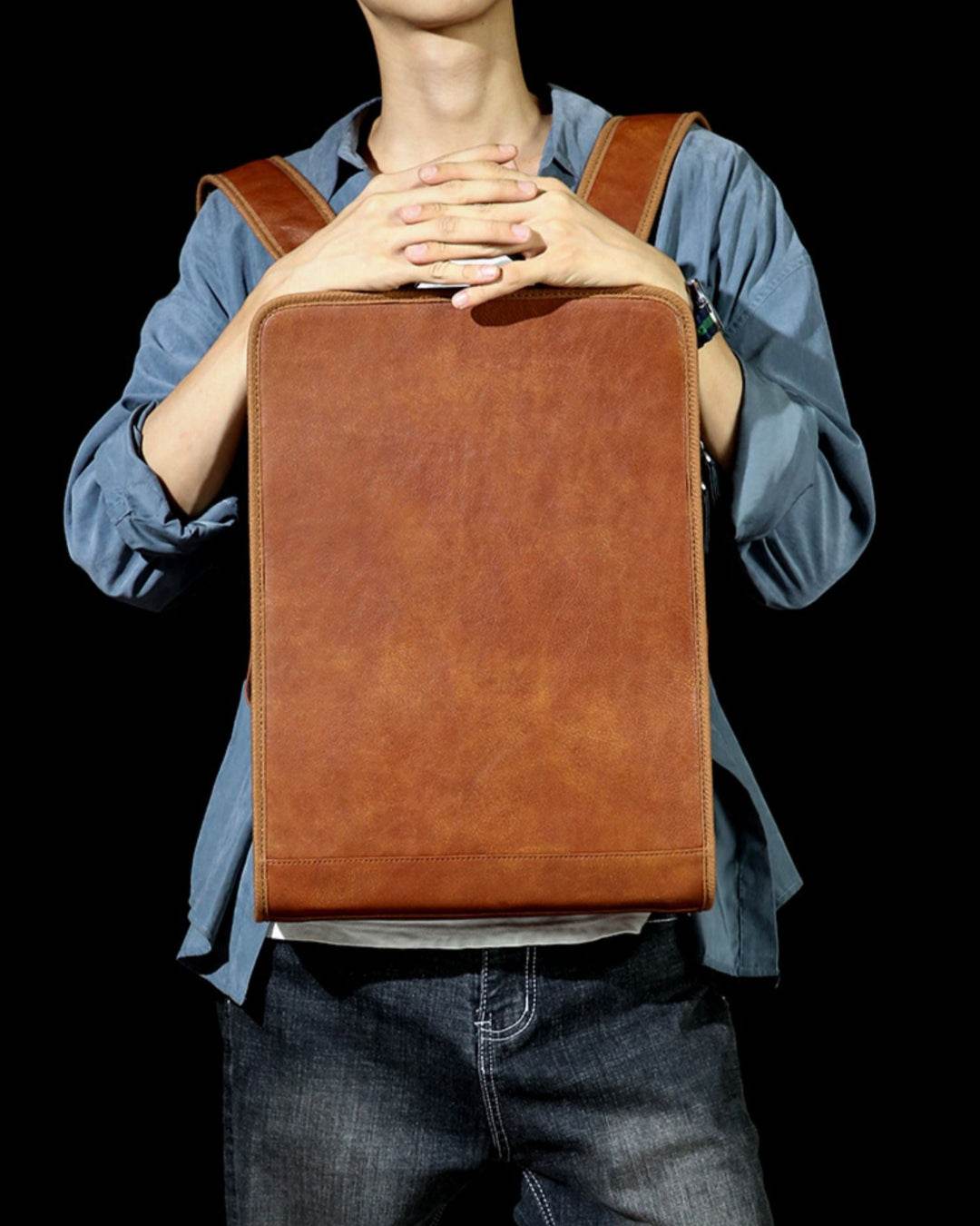 Mochila Masculina em Couro BP 502: Potência, 35L e Proteção para Laptop 16" BAGYPACK