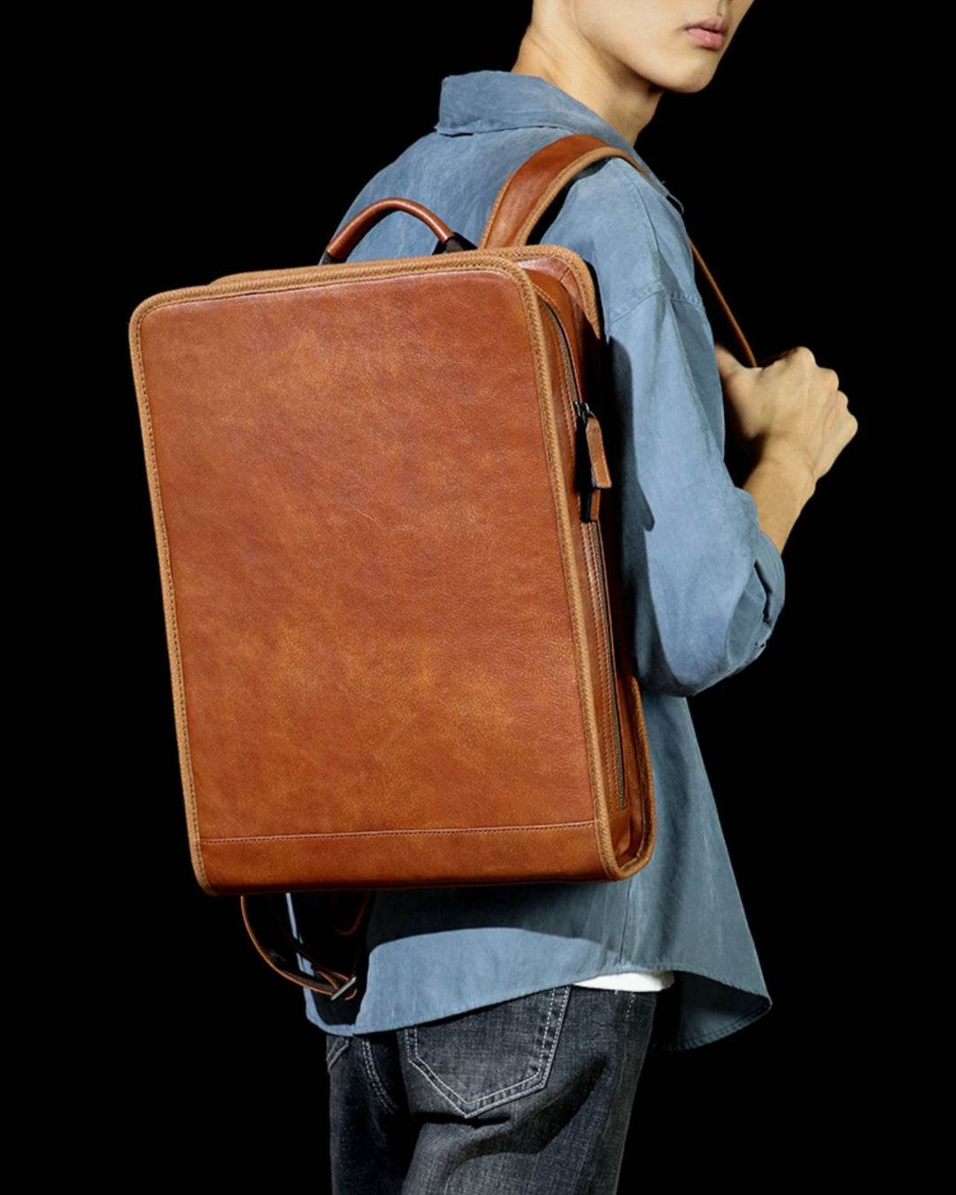 Mochila Masculina em Couro BP 502: Potência, 35L e Proteção para Laptop 16" BAGYPACK