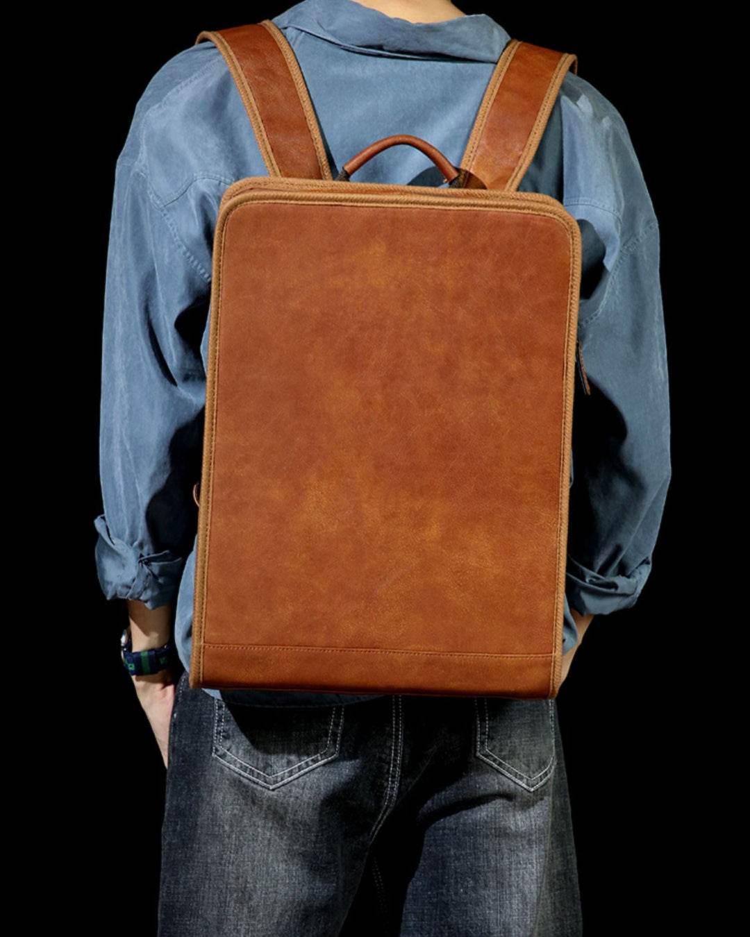Mochila Masculina em Couro BP 502: Potência, 35L e Proteção para Laptop 16" BAGYPACK