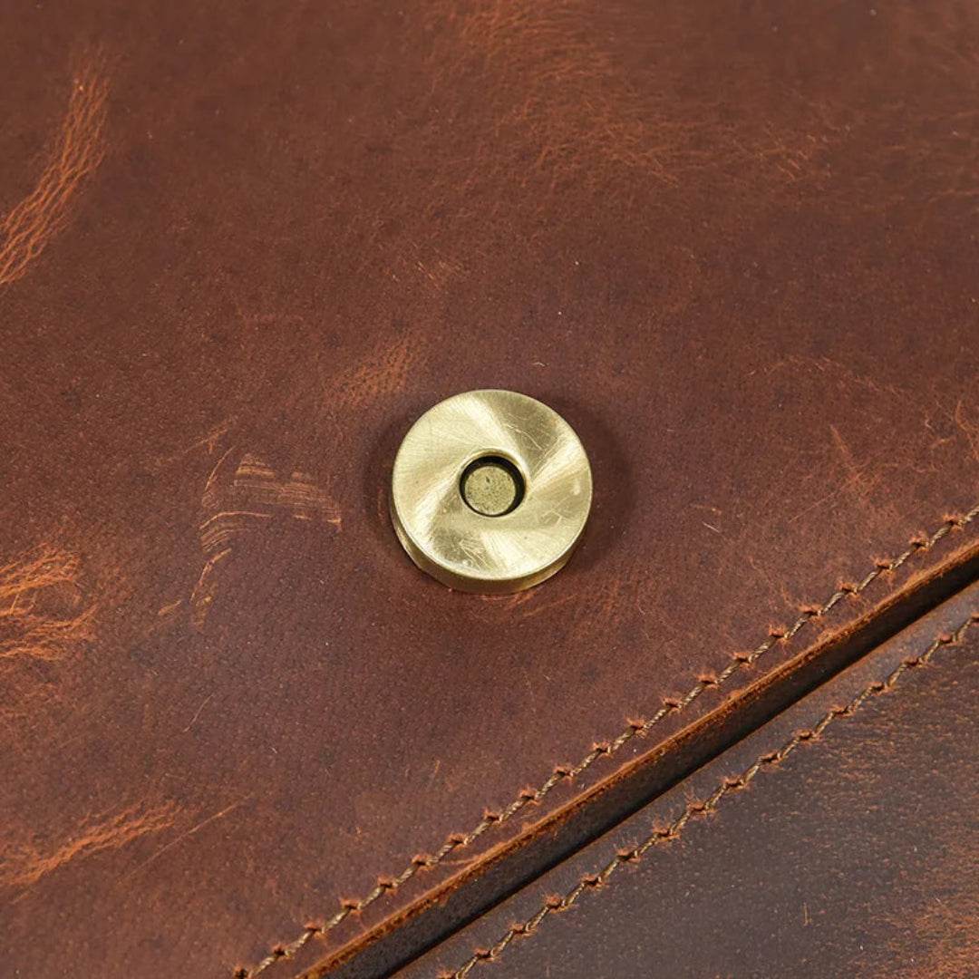 Pasta Executiva de Couro Legítimo BP 111: A Elegância Clássica para o Profissional BAGYPACK