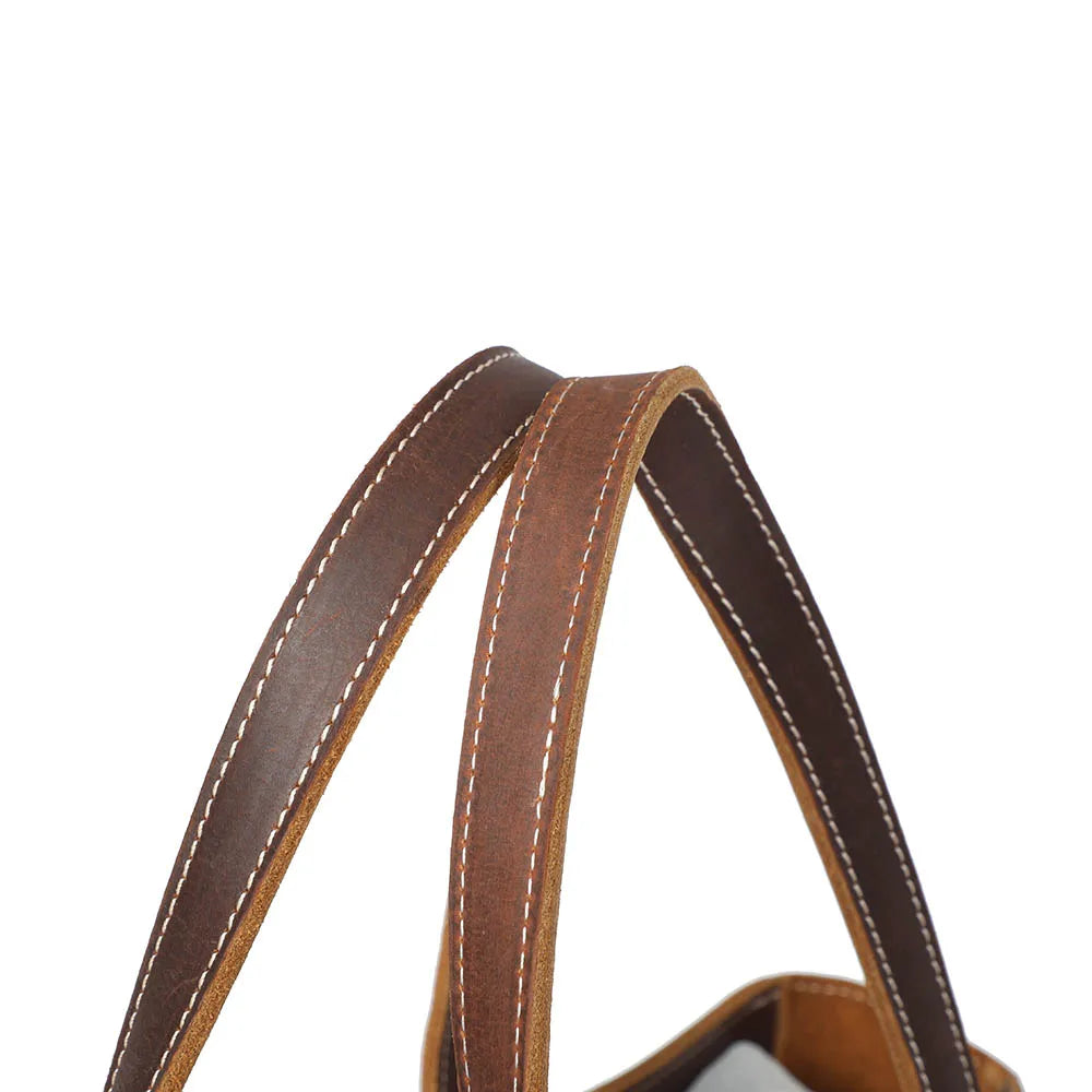 Bolsa Carteiro BP 209: Elegância Executiva e Organização em Couro Legítimo BAGYPACK