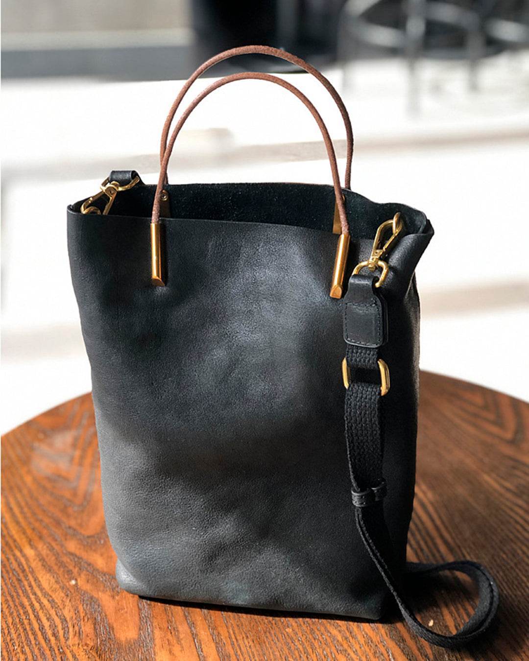 Bolsa BP 318 em Couro Genuíno: Sofisticação Compacta para o Essencial BAGYPACK