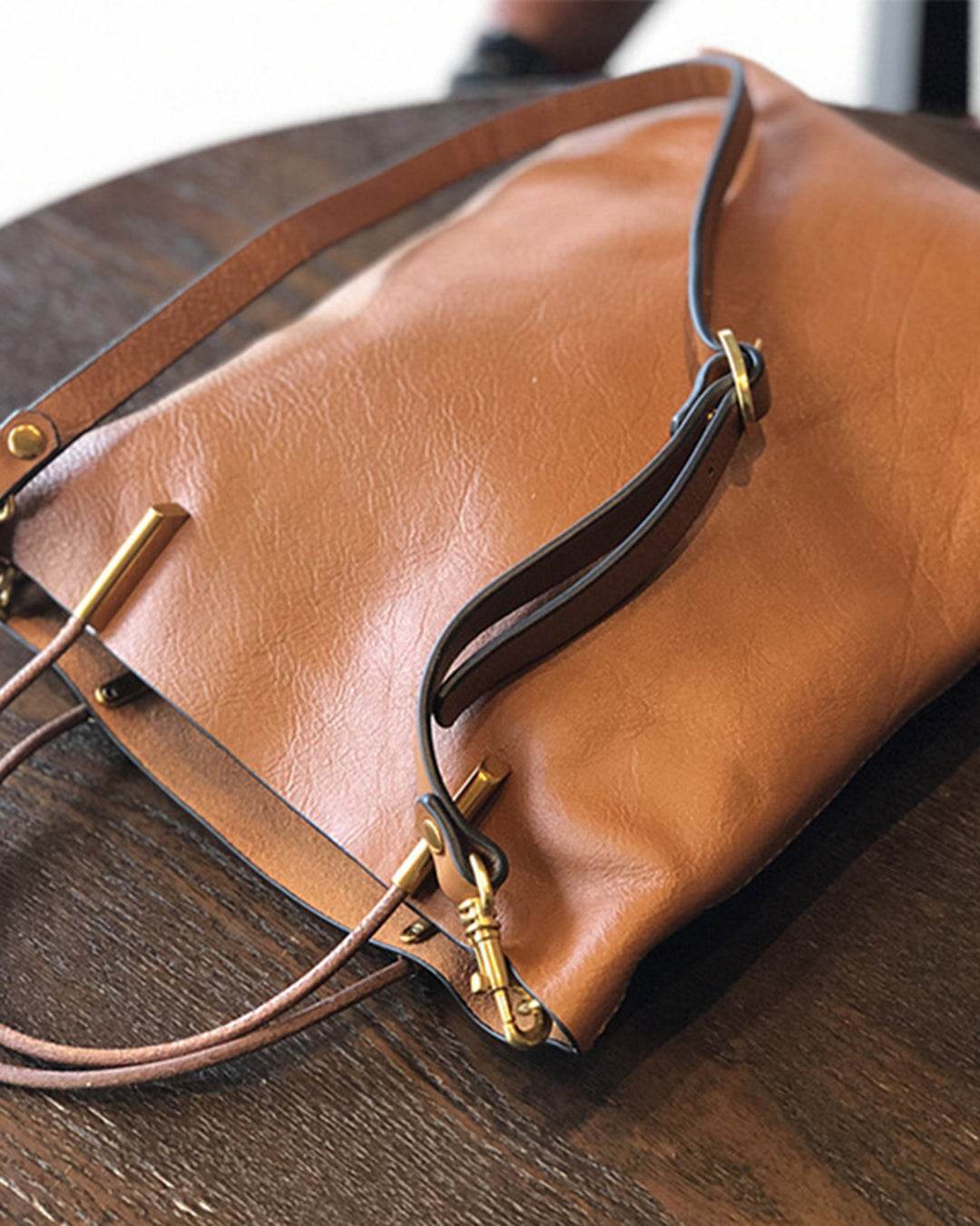 Bolsa BP 318 em Couro Genuíno: Sofisticação Compacta para o Essencial BAGYPACK