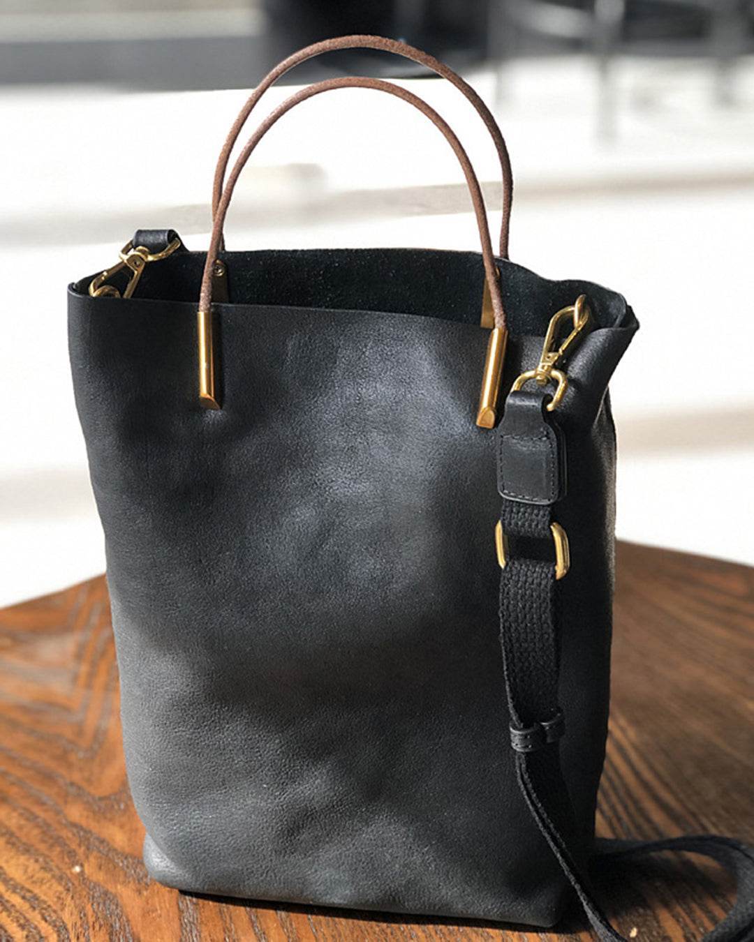 Bolsa BP 318 em Couro Genuíno: Sofisticação Compacta para o Essencial BAGYPACK