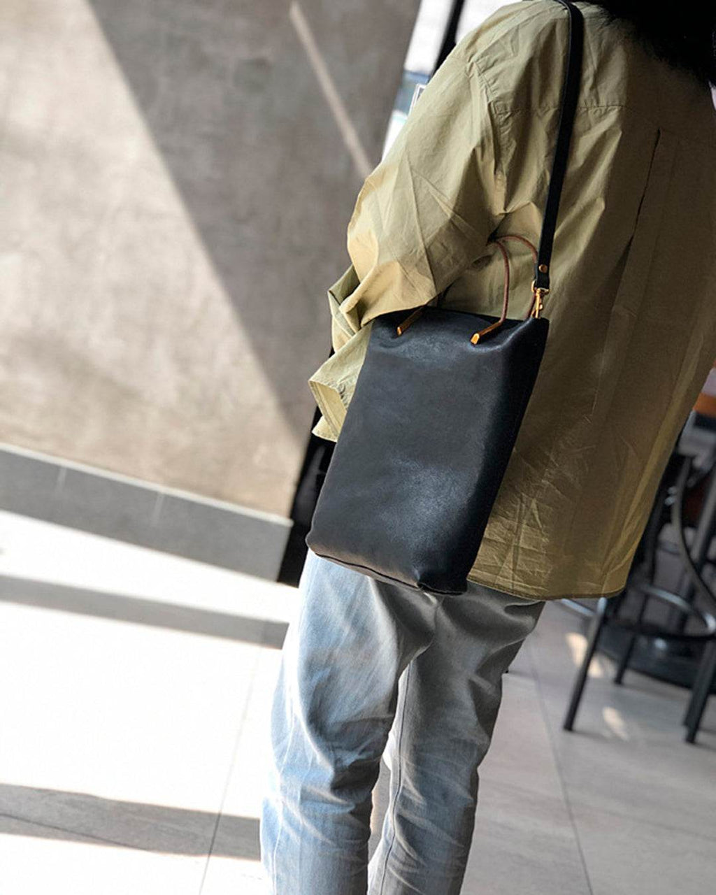 Bolsa BP 318 em Couro Genuíno: Sofisticação Compacta para o Essencial BAGYPACK