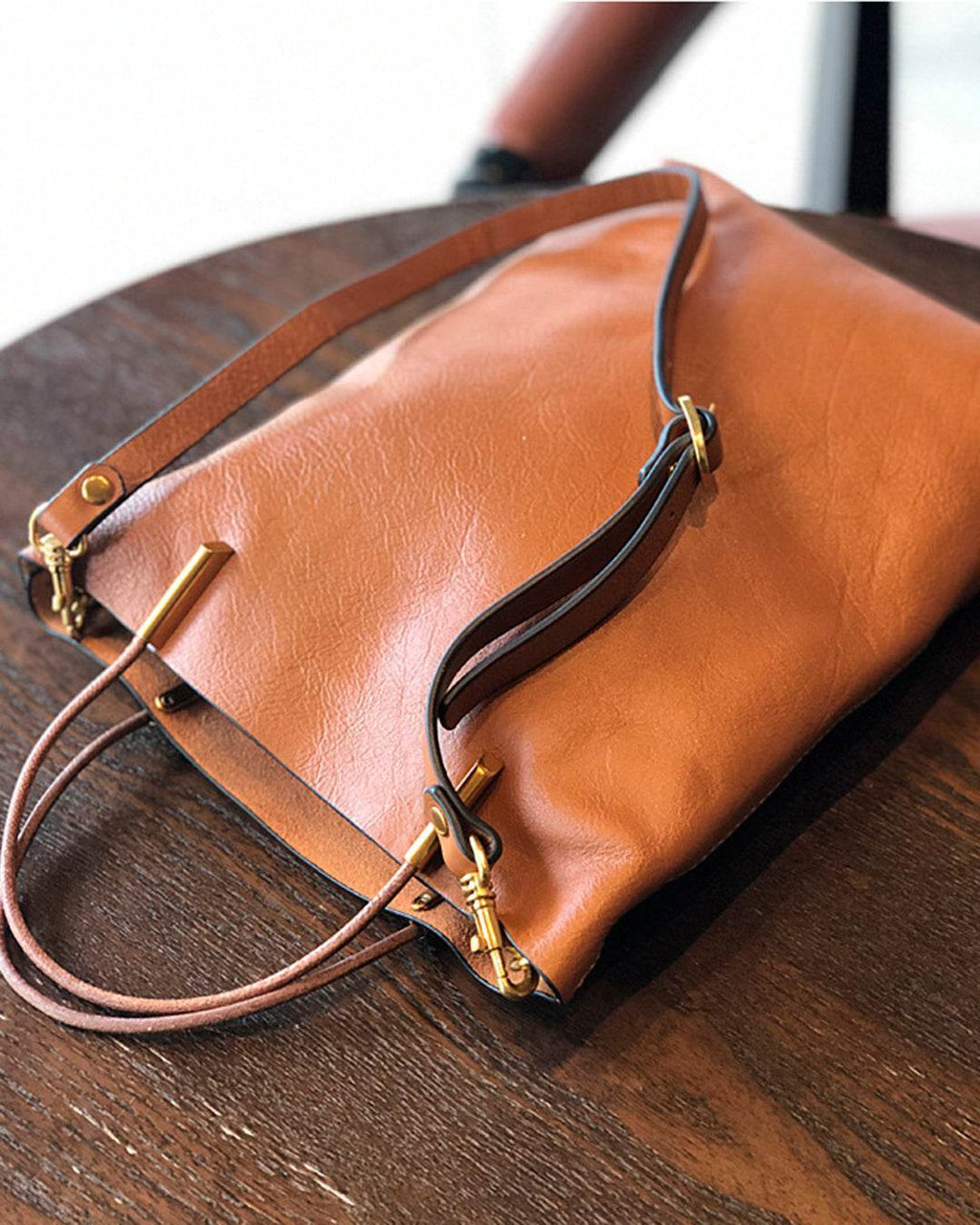 Bolsa BP 318 em Couro Genuíno: Sofisticação Compacta para o Essencial BAGYPACK