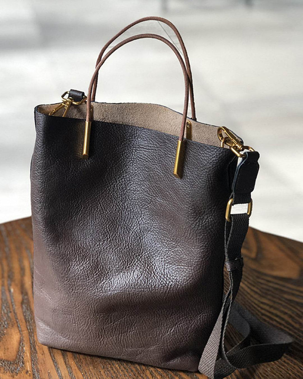 Bolsa BP 318 em Couro Genuíno: Sofisticação Compacta para o Essencial BAGYPACK