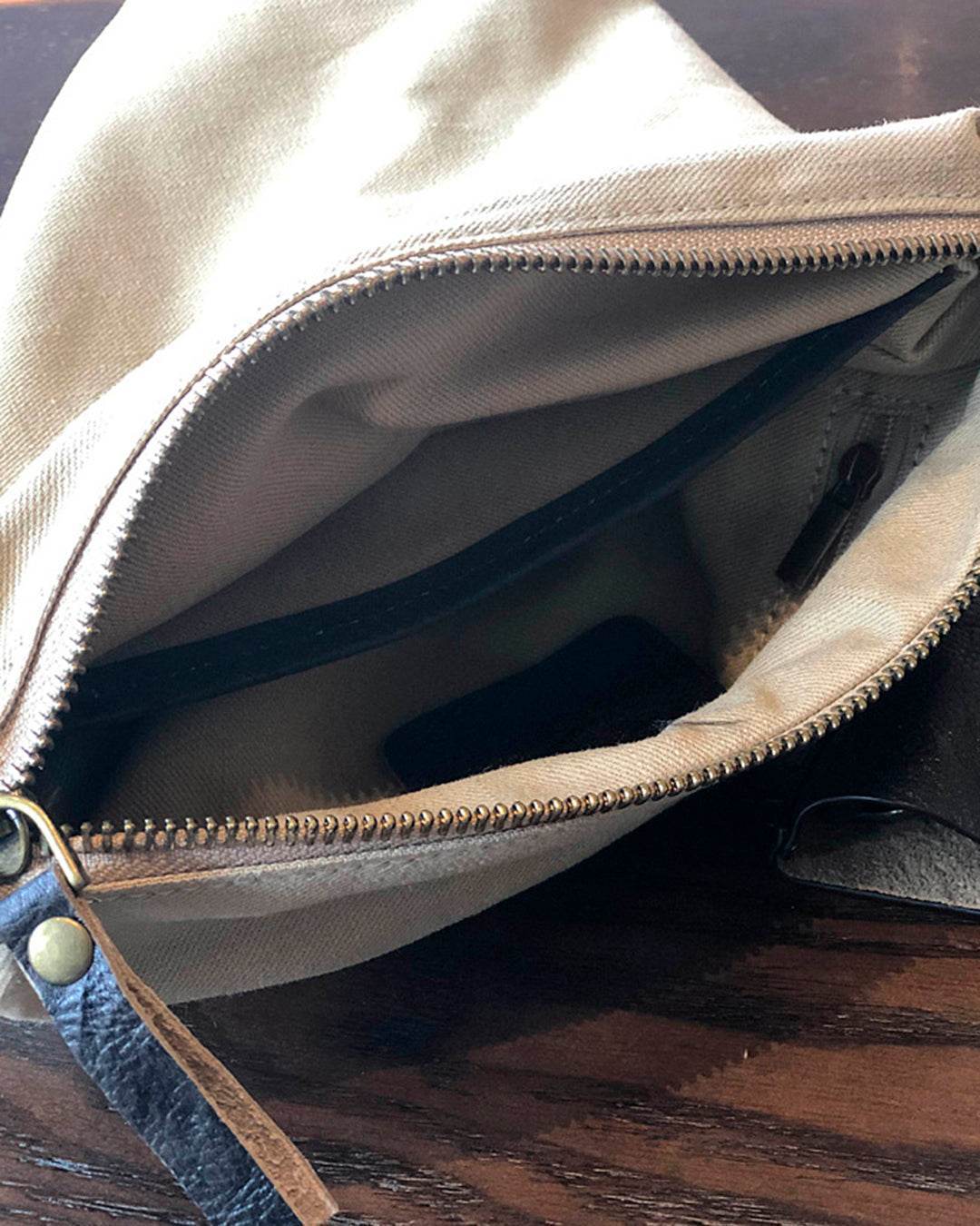 Bolsa BP 318 em Couro Genuíno: Sofisticação Compacta para o Essencial BAGYPACK