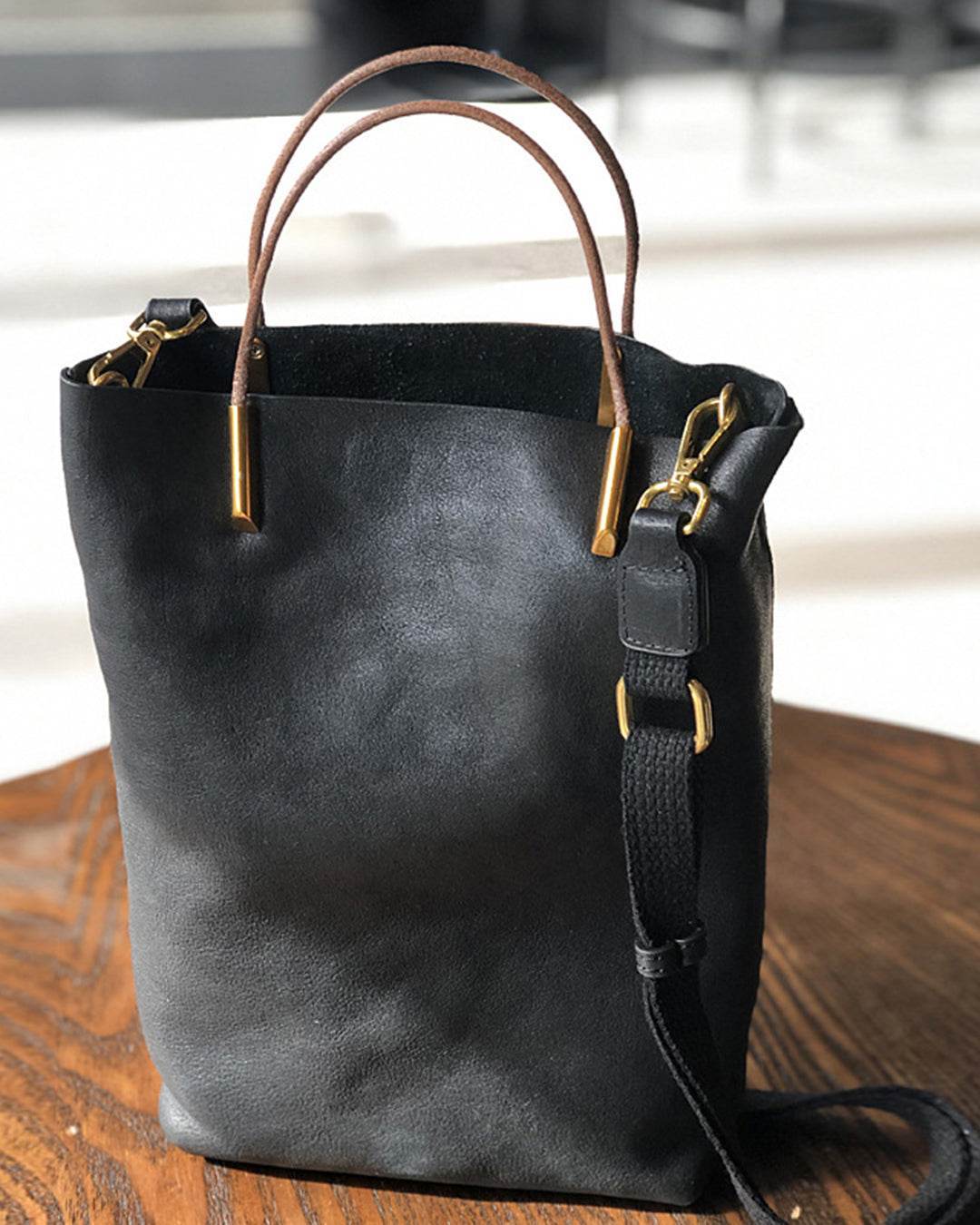 Bolsa BP 318 em Couro Genuíno: Sofisticação Compacta para o Essencial BAGYPACK