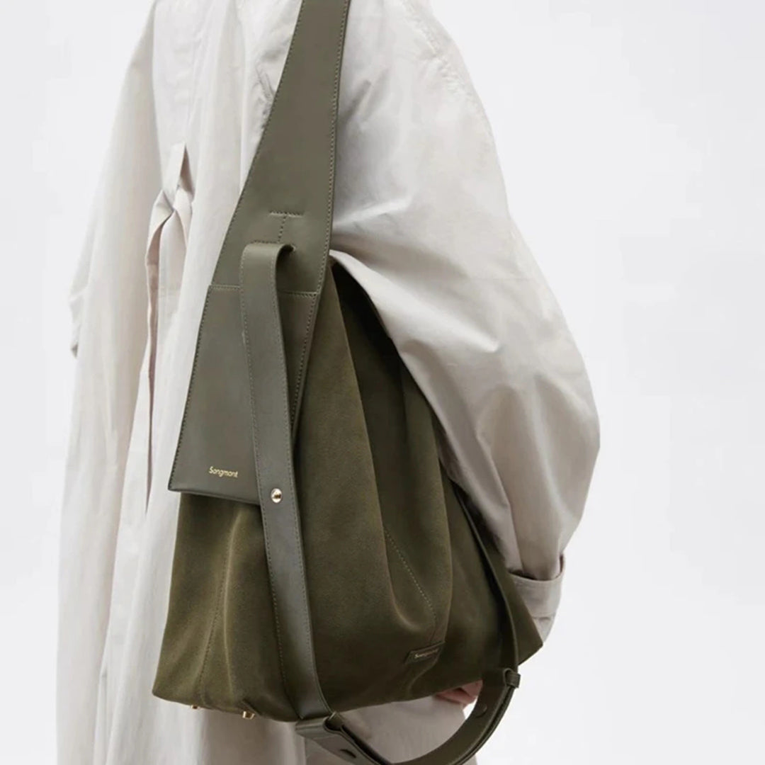 Bolsa Bucket Bag BP 312, com design moderno e alças ajustáveis, ideal para o dia a dia.