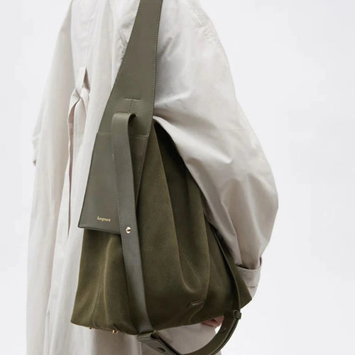 Bolsa Bucket Bag BP 312, com design moderno e alças ajustáveis, ideal para o dia a dia.