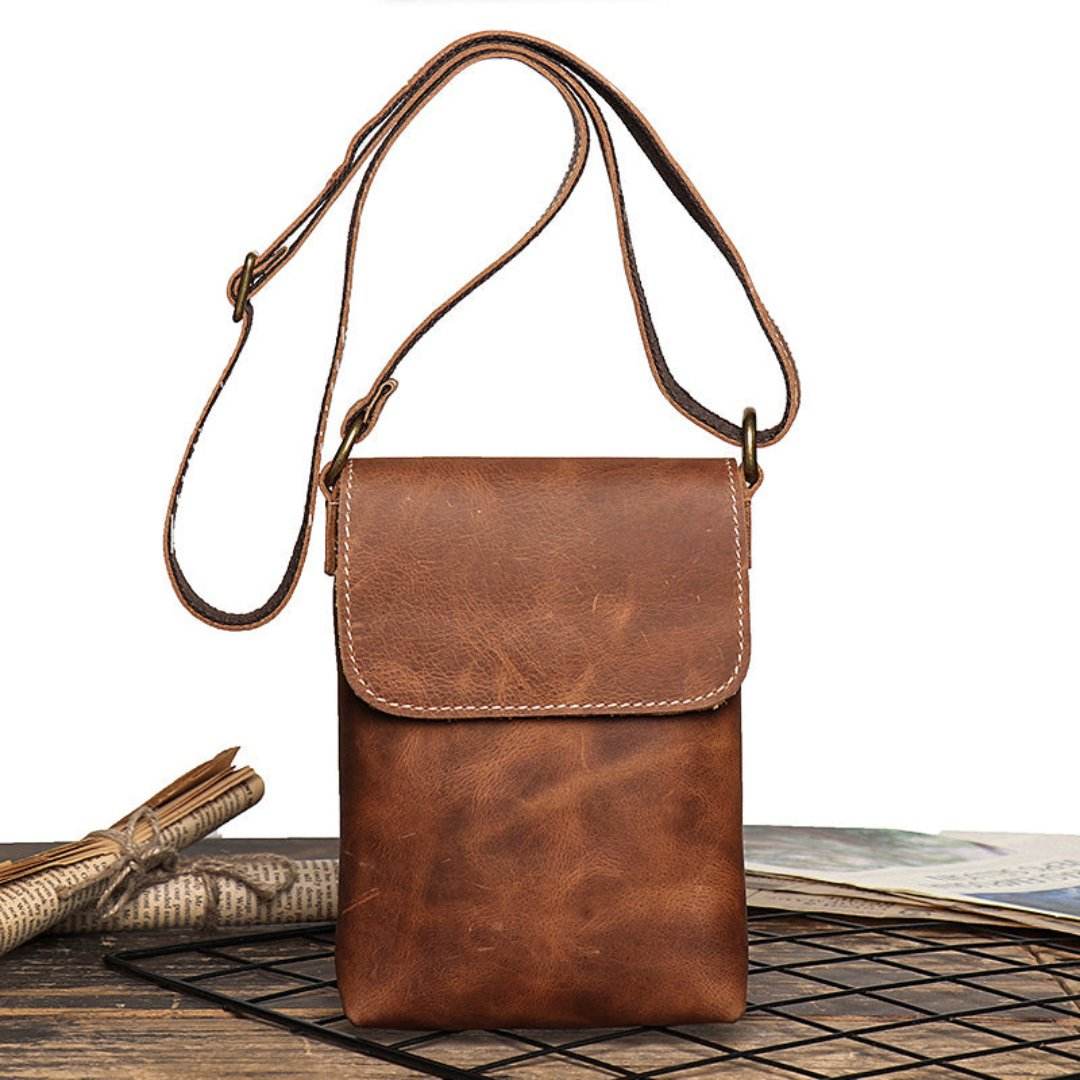 Crossbody BP 802 Compacta Couro Legítimo Design Slim BAGYPACK