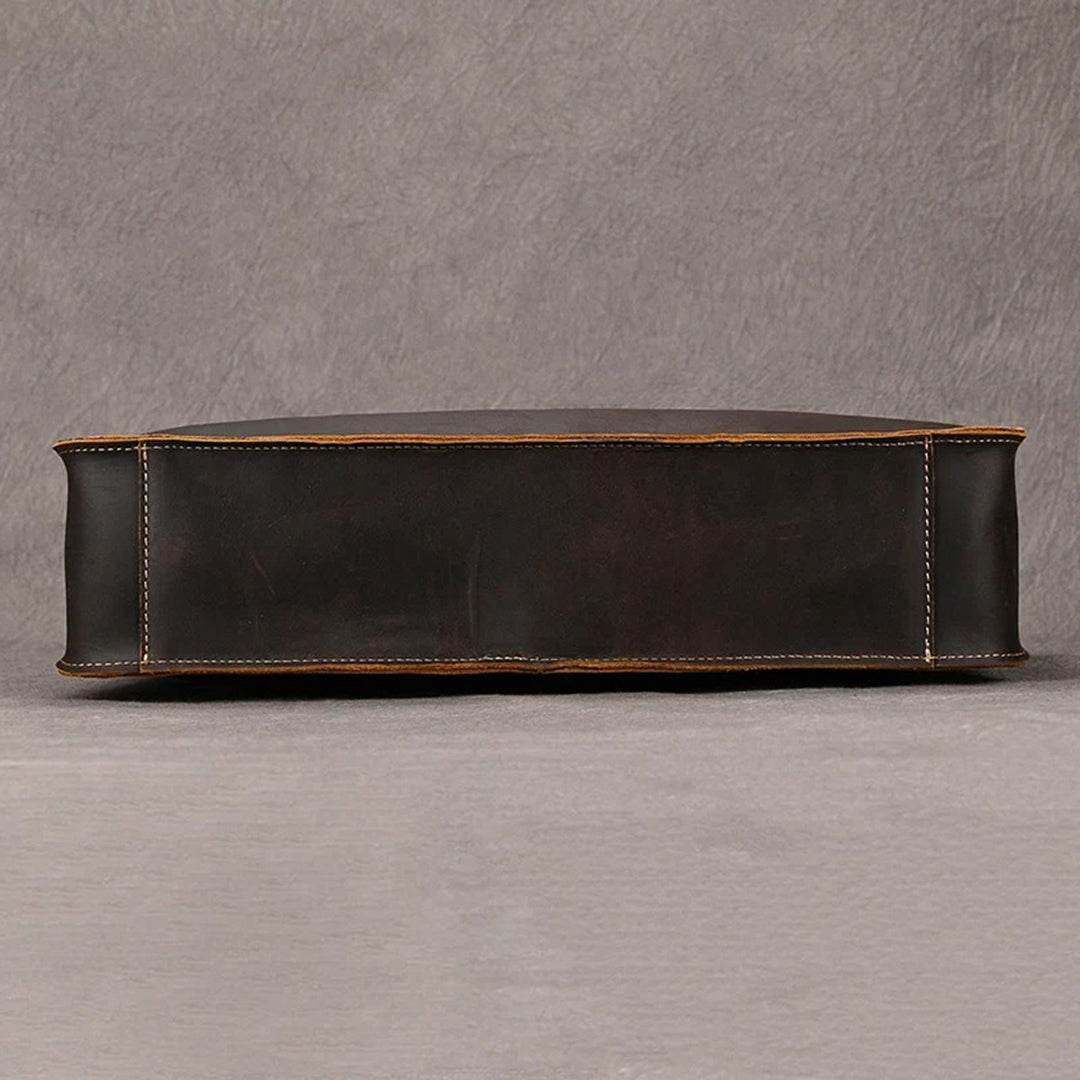 Pasta Executiva em Couro Legítimo BP 118: Elegância e Organização para o Profissional Moderno BAGYPACK