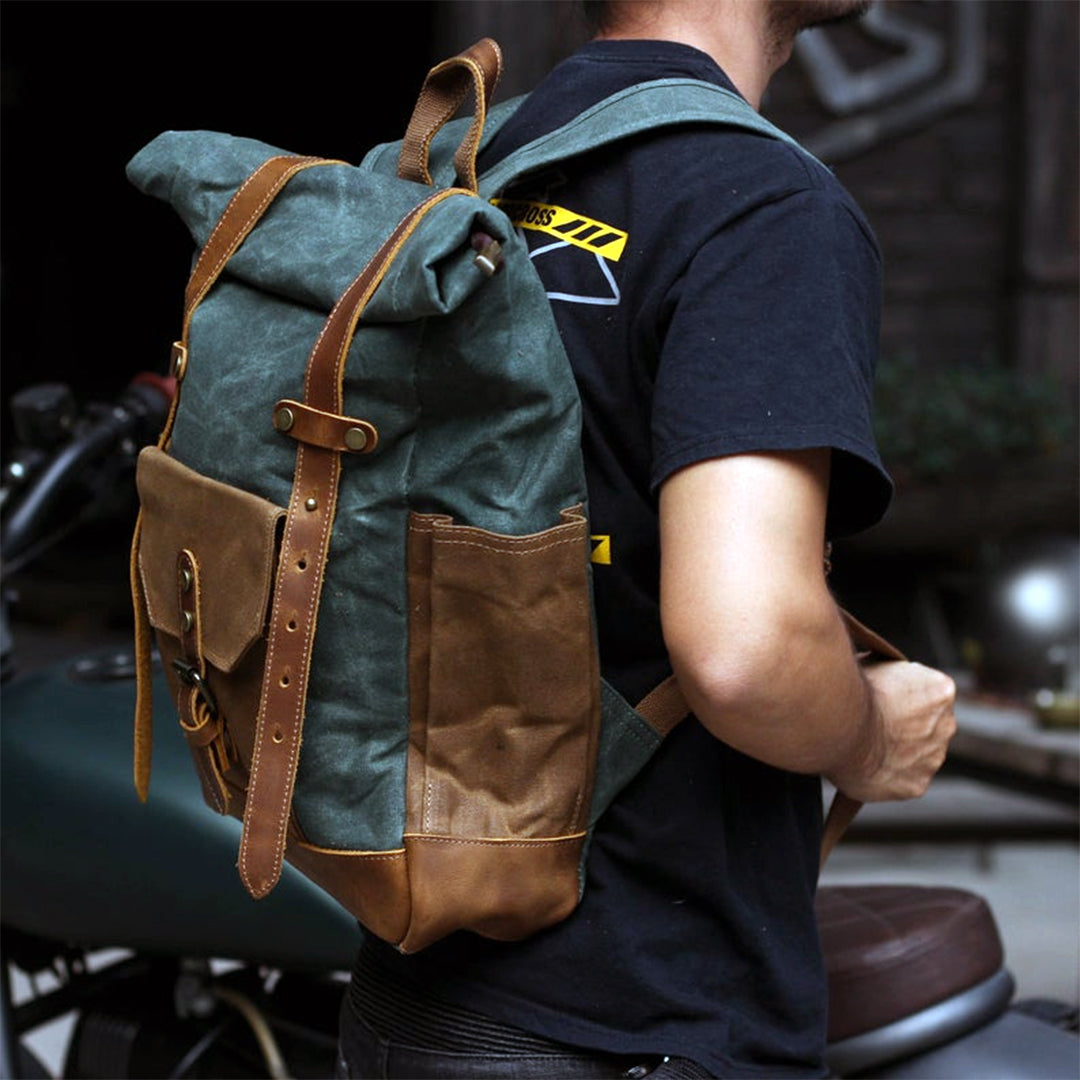 Mochila masculina de lona com compartimento para notebook.