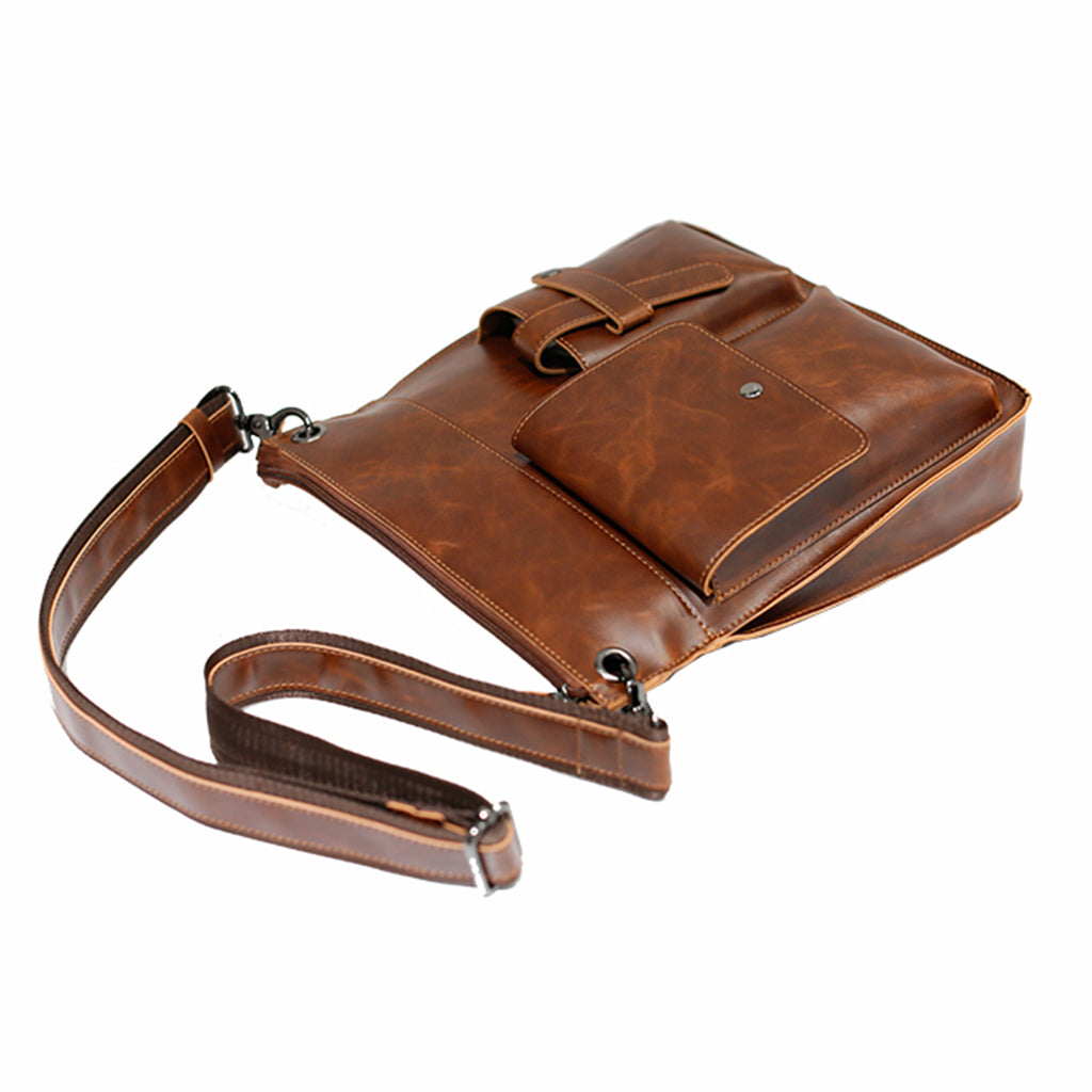 Bolsa masculina BP 218 com design moderno e amplo espaço para o dia a dia.