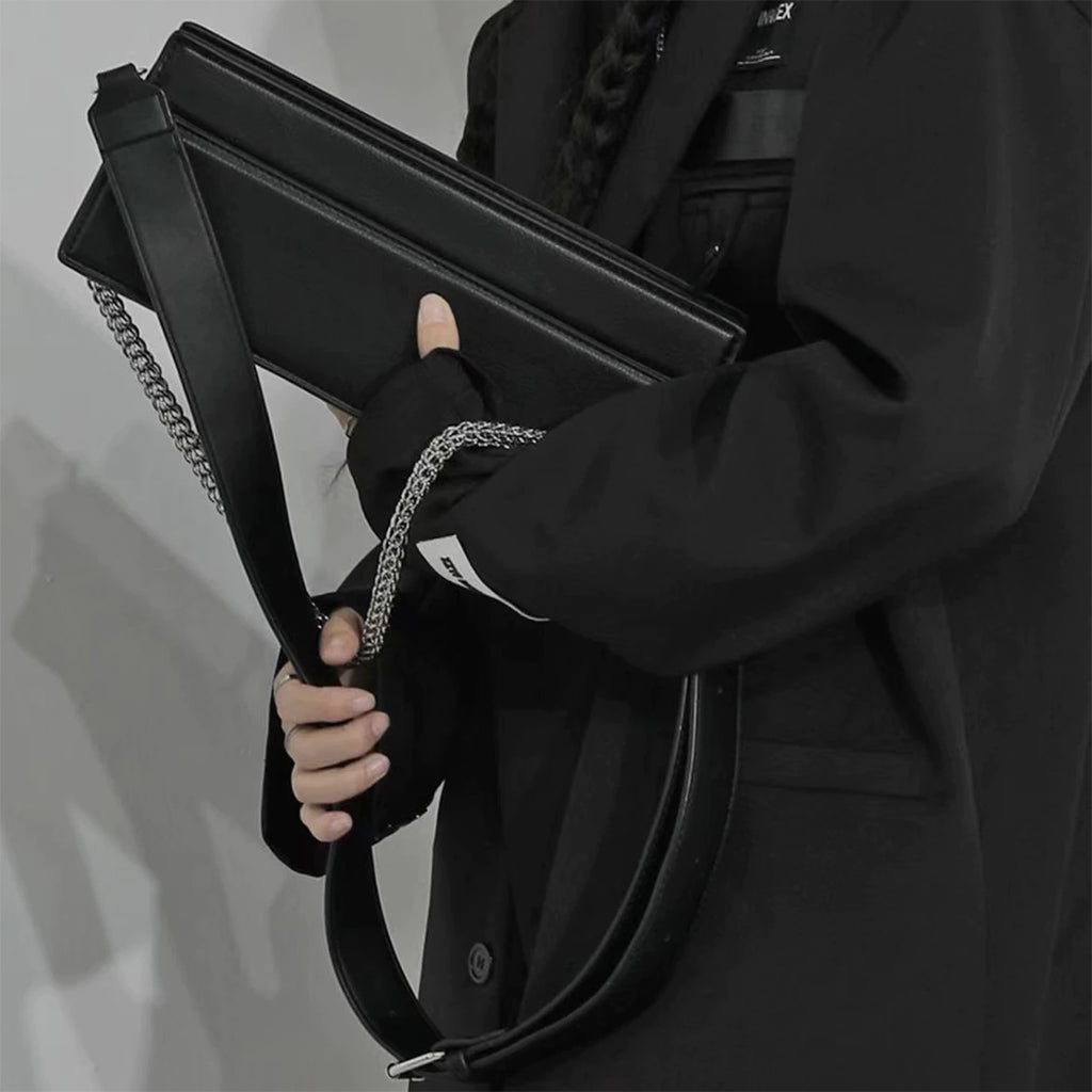 Bolsa Tiracolo BP 223 compacta e estilosa, ideal para o dia a dia.