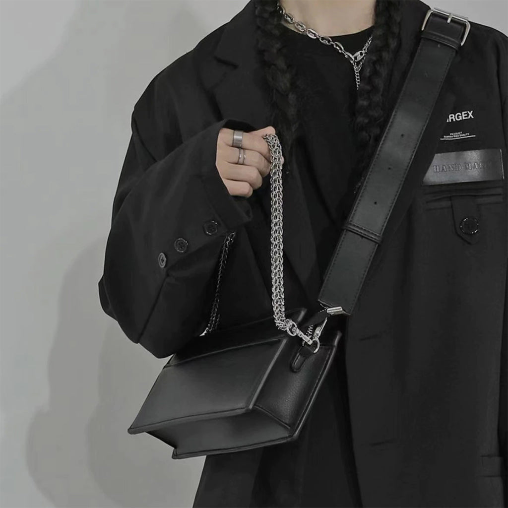 Bolsa Tiracolo BP 223 compacta e estilosa, ideal para o dia a dia.