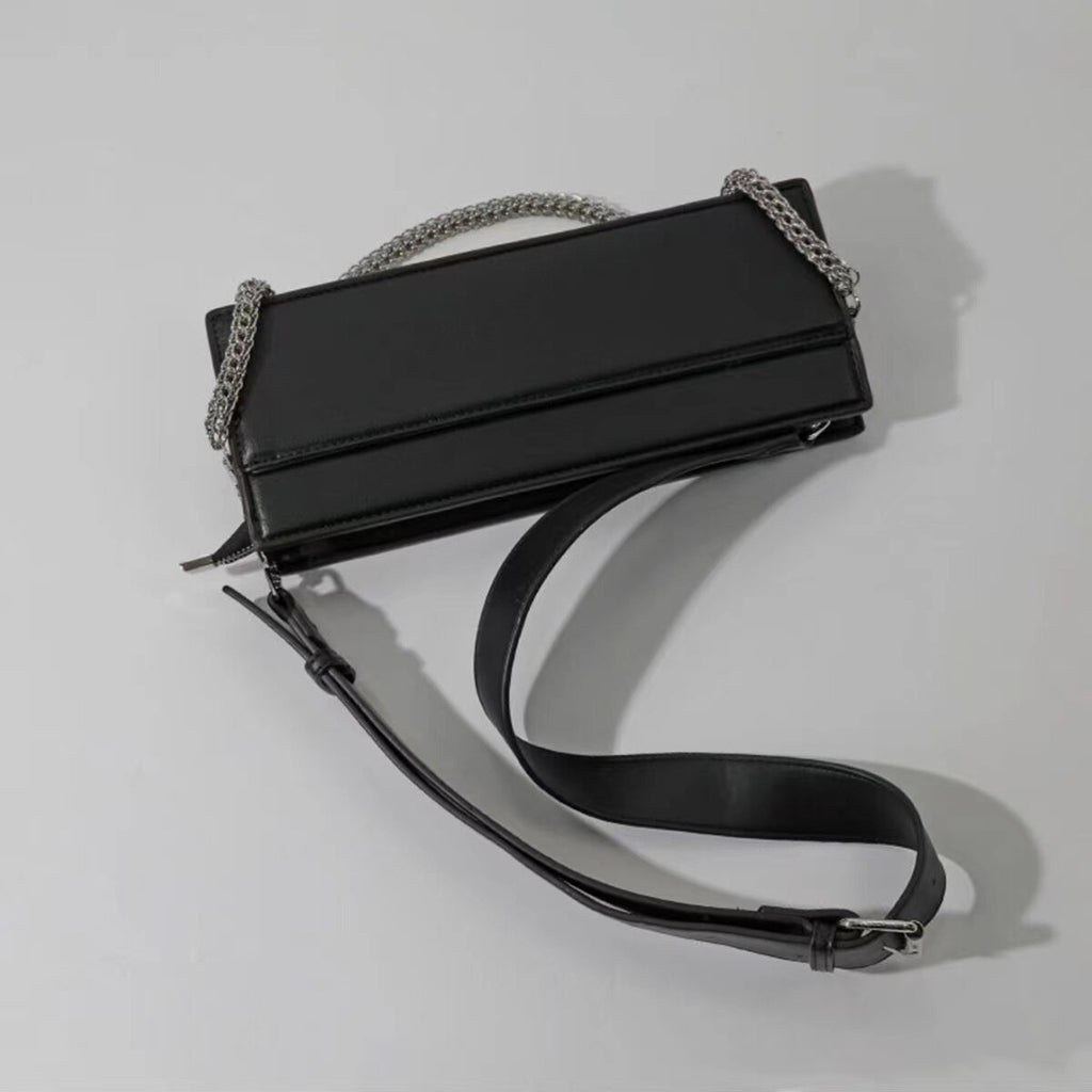 Bolsa Tiracolo BP 223 compacta e estilosa, ideal para o dia a dia.