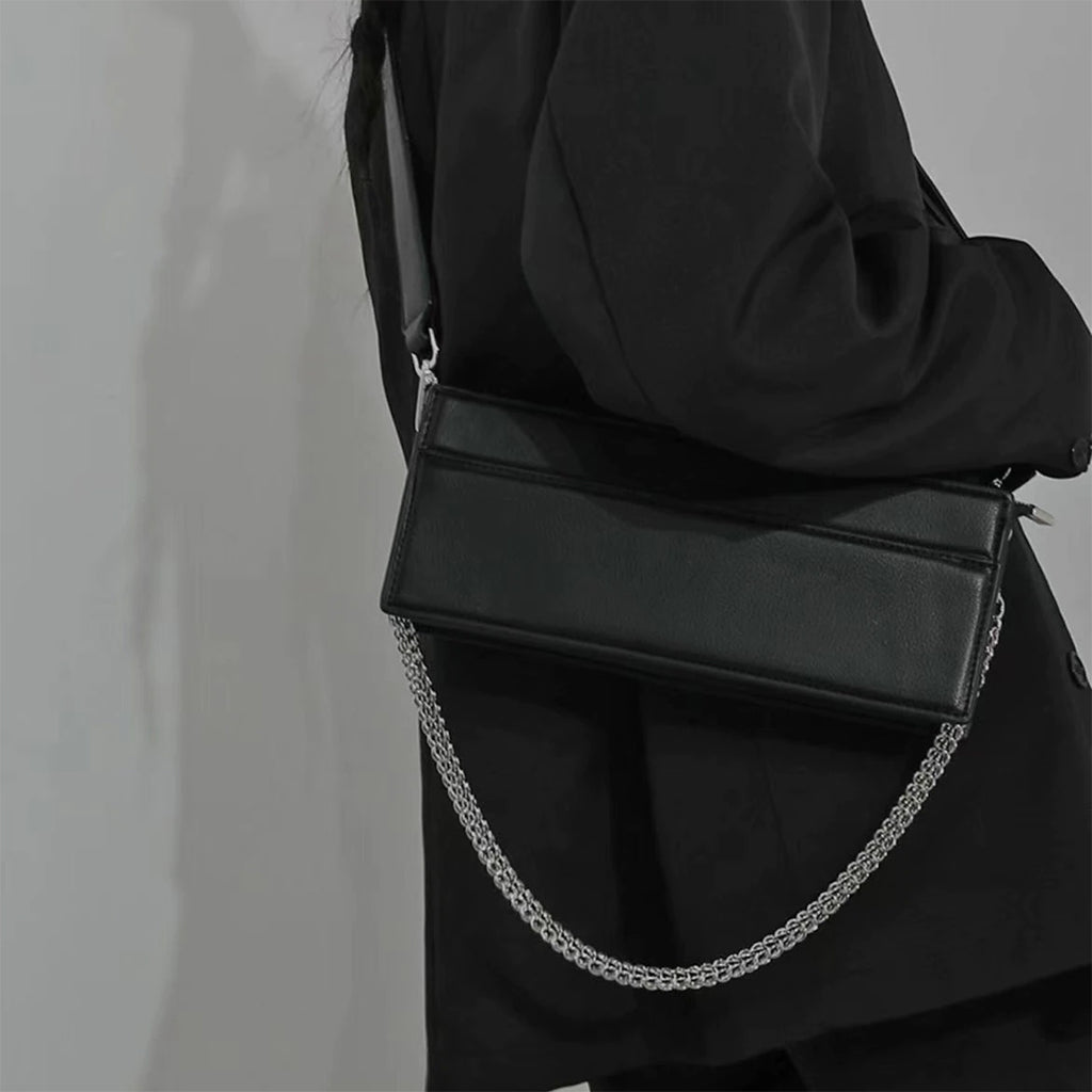 Bolsa Tiracolo BP 223 compacta e estilosa, ideal para o dia a dia.