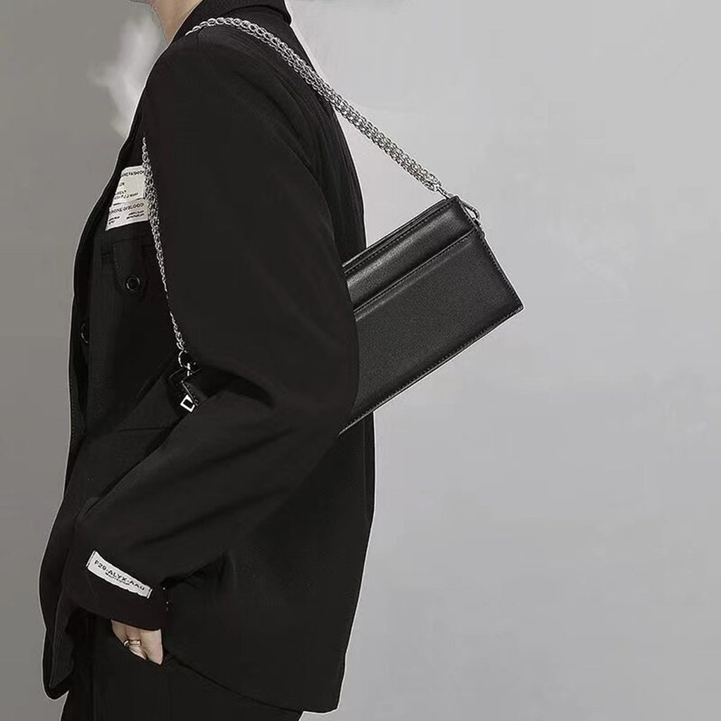 Bolsa Tiracolo BP 223 compacta e estilosa, ideal para o dia a dia.