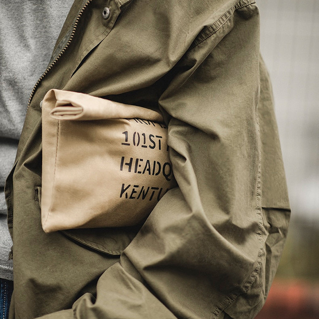 Clutch BP 208, causal e moderna, ideal para o seu dia a dia.